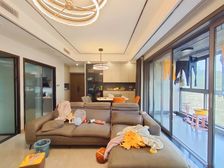 双轻轨!价格真实! 必看!精装修横厅四房!带车位!