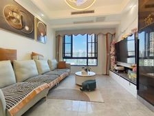 买到就是捡钱 门口就是轻轨站 湿地公园就在门口 随时看房