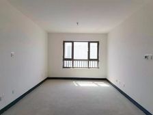 有电梯 南北通透 满二 中间楼层采光好 车位充足 次新房