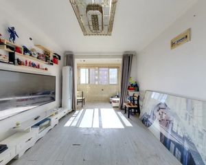 2012年小区+2梯4户+南北通户型+近万达+视野好