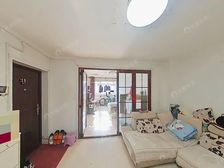 房山区良乡西潞园二里顶层复式三居急售。