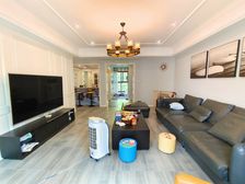 鸿恩寺公园旁 洋房顶跃 精装修 大露台