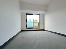 70K入手 轻轨18号线旁 大横厅洋房 看中庭 住家安静!