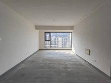 送车位!南环!通阳台落地窗 雲玺臺 131平三居毛坯 可贷款