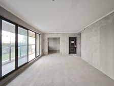 一楼带端户150平米大花园 采光户型非常好 随时看房