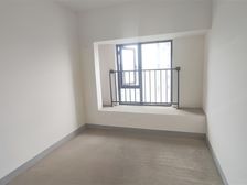 12.30 现39万来抢!轻轨站旁 次新三房两厅