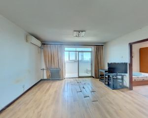 航南小区 业主诚售三居室,方正户型,出房率低,看房方便