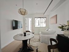 淮海中路商圈 一室一厅朝南带阳台 全明户型 看房有钥匙