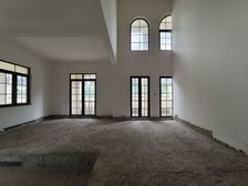 玫瑰园住宅 独栋大别墅,地下室全采光。单层面积200平,急售