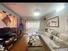 红谷万达旁 近 通透大三房 自住装修 地铁口 配套齐全