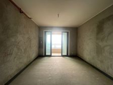 双碑 融创滨江壹号一期三房126万