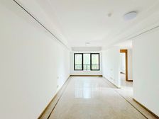 新上!置业失败急卖!双轻轨门口!未住过的精装大三房华宇城