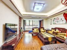 磁器口,端户洋房,花园。有地下室,带车位,全屋红木,业主急售