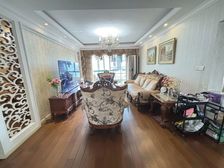 地铁口飞机户型3房 送2个固定车位 1个车棚 全新精装修