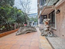 真实在售,随时可看!超大花园!带车位,业主出国急售!