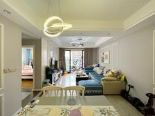 新上必买好房 业主急售 全新精装 正看中庭随时看房子