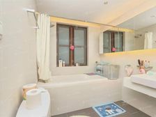 地铁口 四大金刚之首!精装修拎包住,户型大气客厅挑高