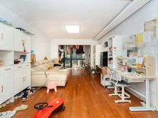 地铁口双轨交南北全明 附加超大花园 紧临龙盛 万科物业