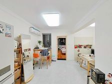 近5号线银都站300 ,精装两房,拎包入住,中间楼层,满五