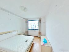 花园位置,6楼送阁楼,使用面积有100平,可以做三房!!