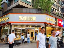金堡街转角旺铺 93平5米层高 可分割 168万