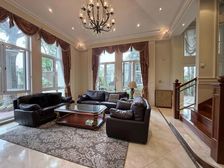 天籁园新挂牌中心位置独栋 花园400平,房型好三开间朝南