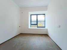 看中庭中间楼层 洋房精装 礼嘉天街 御璟湖山璟屿 四房