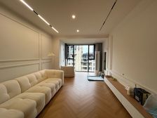 业主急售 巴滨路亲江小高层 奶油风精装两房 随时看房