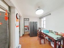 购物方便 高楼层采光充足 精装可拎包入住 出行方便 满五