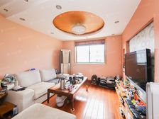 新上笋盘,老业主委托,带阁楼,实用面积大。