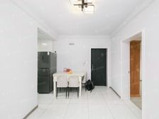 精装修双南两房,看房有钥匙,诚心出售。