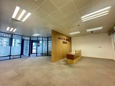 甲方870平办公室出租,免租3个月,租金38含税可谈下载ap