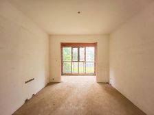 小区物业管理严谨有序,环境优美,空气清新