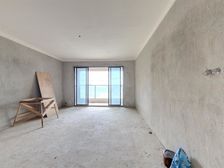 此房户型手续齐全,格局好,采光好,无遮挡,出行方便