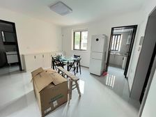 近地铁口!全新装修低楼层双南两房!业主置换市区豪宅!