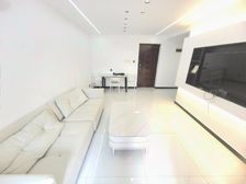 次新小区 电梯一房 中间楼层 新装修 家具全送 看房随时