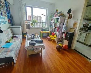 红山郡,朝南精装3房,户型正气,楼层好老少皆宜,价格可谈