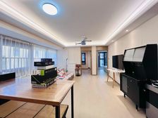 金汇 次新房 南北通透 车位充足 精装可拎包入住 双卫格局