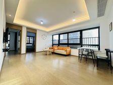 龙湖新上诚售 边套户型精装修 前面别墅区无遮挡 三面采光