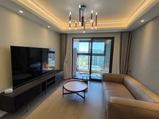 精装修 家具全送 出门龙湖天街 旁边上大 小