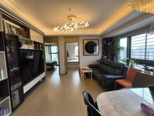 豪华精装40 家具全送 带车位 房东诚意出售 出门龙湖天街