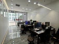 一层临街别墅 精装修 适合办公 图文 美甲鲜花 咖啡水吧服装