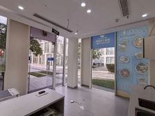 国贸地铁口 辛巴克旁 超大三面展示 招租美甲咖啡 水吧轻食等