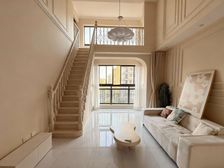 太哇塞啦!精装复式带大露台!楼上不算面积!使用面积150平!