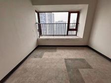 两江商务中心旁!大横厅四房双卫!看小区中庭!户型方正采光好!