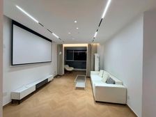 板块热门小区 户型正向 南北通全明带客厅 电梯已运行。