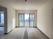 安心卖,中粮品质大三房,朝中庭,门口,轻轨站出口天街对面