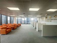 甲方直租!免租3个月,606平精装带家具,租金含税可谈