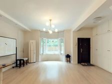 徐汇叠加别墅,户型方正,有花园,居住舒适,满五年税少。