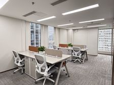 万达广场 双面采光 2+10工位 小面积 拎包入住